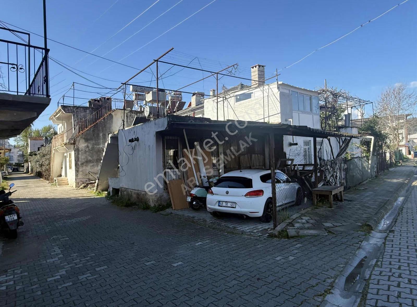 Seydikemer'de Yola Sıfır, %40 İmarli 203m² Satılık Arsa - Görsel 4