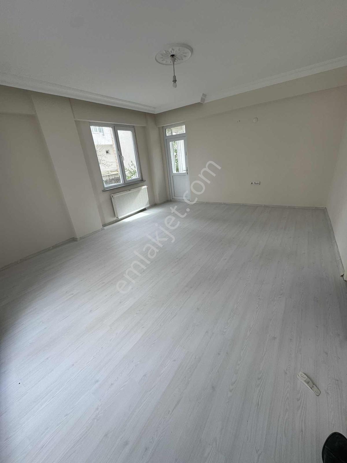 Çerkezköy İstasyon Mahallesinde Lemar Market Üstünde 2+1