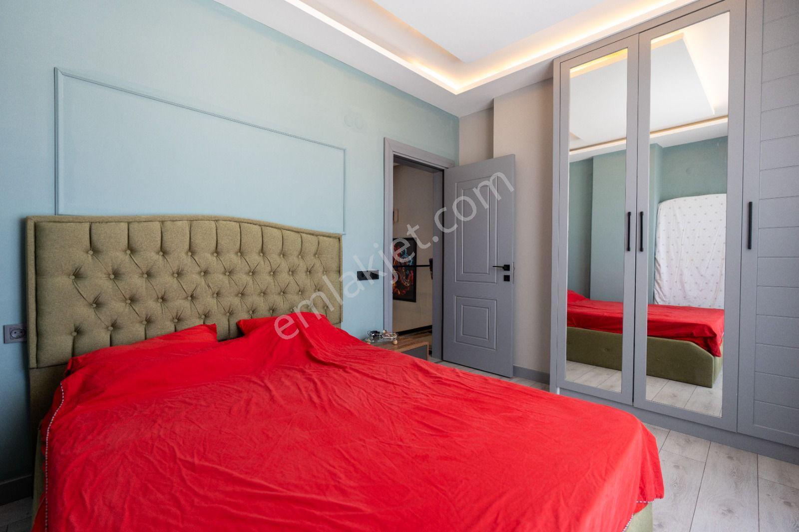 Kuşadası Karaoavada Avm'ler Bölgesinde 3+1 Geniş Bahçeli Havuzlu Sitede Fırsat Villa - Görsel 30