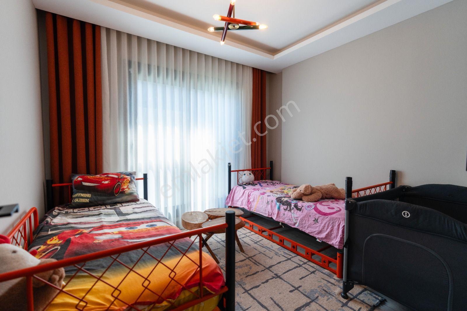 Kuşadası Karaoavada Avm'ler Bölgesinde 3+1 Geniş Bahçeli Havuzlu Sitede Fırsat Villa - Görsel 31