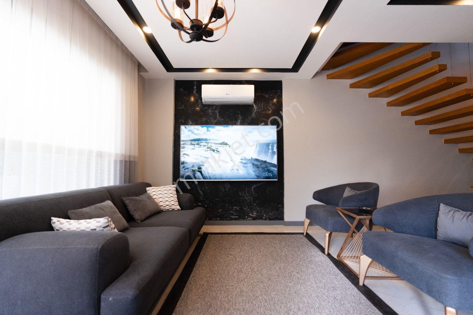 Kuşadası Karaoavada Avm'ler Bölgesinde 3+1 Geniş Bahçeli Havuzlu Sitede Fırsat Villa - Görsel 11