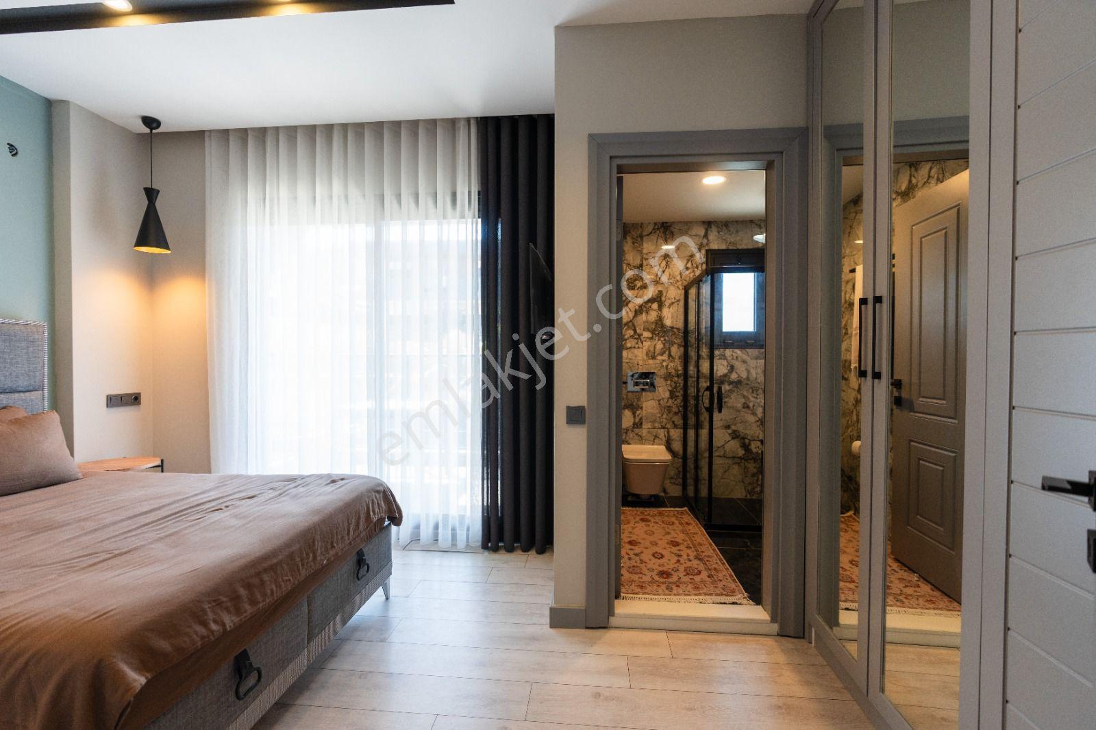 Kuşadası Karaoavada Avm'ler Bölgesinde 3+1 Geniş Bahçeli Havuzlu Sitede Fırsat Villa - Görsel 26