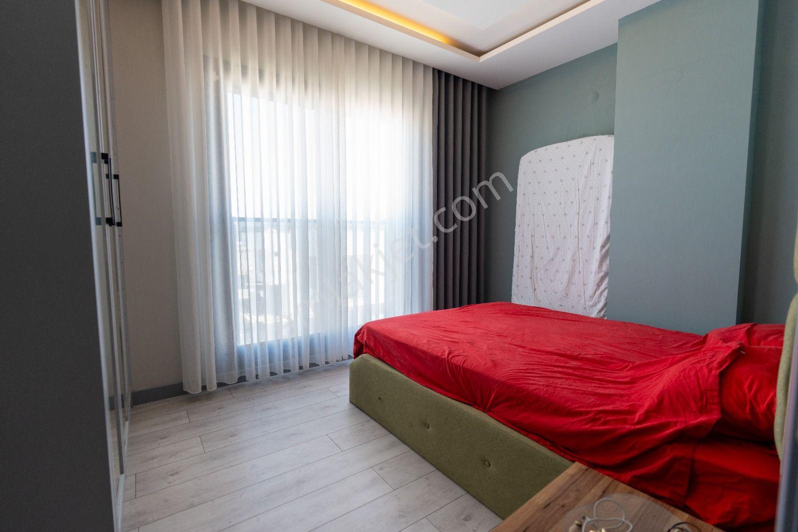 Kuşadası Karaoavada Avm'ler Bölgesinde 3+1 Geniş Bahçeli Havuzlu Sitede Fırsat Villa - Görsel 32