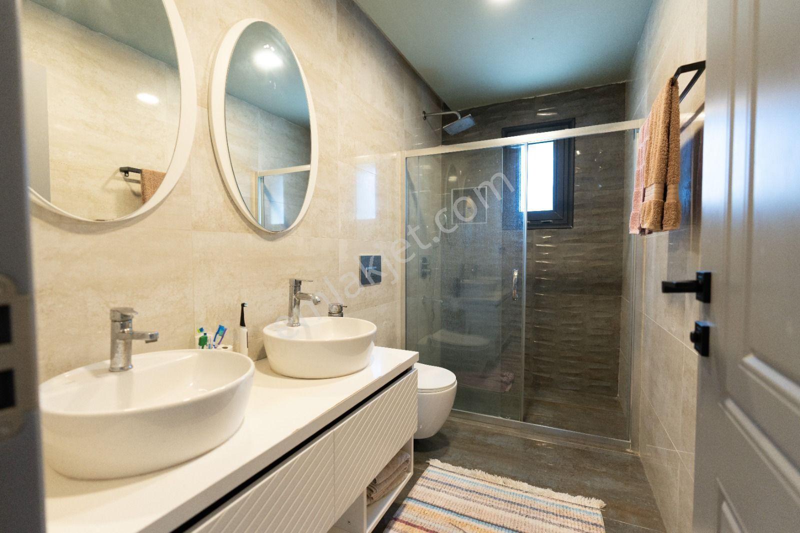 Kuşadası Karaoavada Avm'ler Bölgesinde 3+1 Geniş Bahçeli Havuzlu Sitede Fırsat Villa - Görsel 21