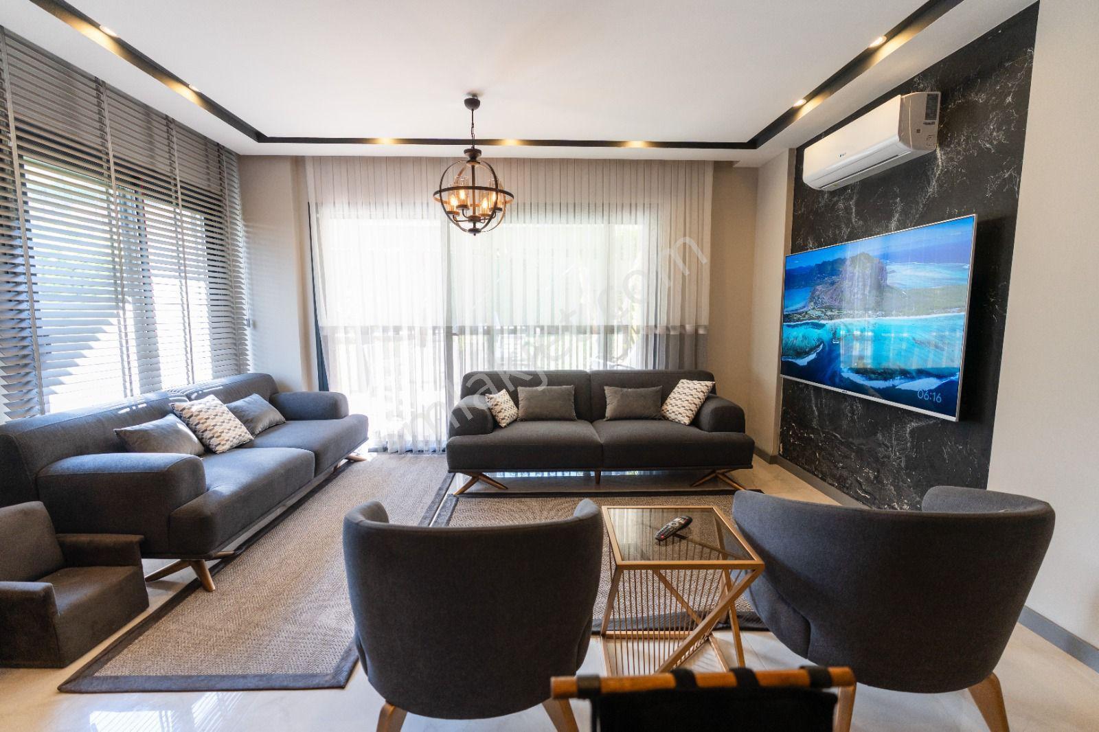 Kuşadası Karaoavada Avm'ler Bölgesinde 3+1 Geniş Bahçeli Havuzlu Sitede Fırsat Villa - Görsel 15