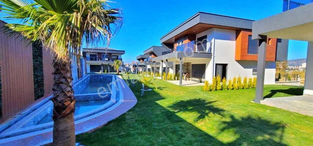 Kuşadası Karaoavada Avm'ler Bölgesinde 3+1 Geniş Bahçeli Havuzlu Sitede Fırsat Villa - Görsel 5