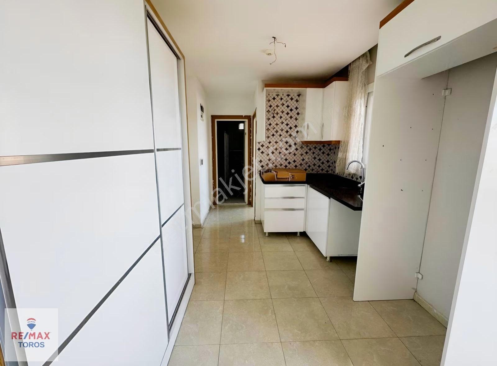 Remax Toros'tan Mezitli'de Merkezi Konumda Deniz Manzaralı 1+1 - Görsel 9