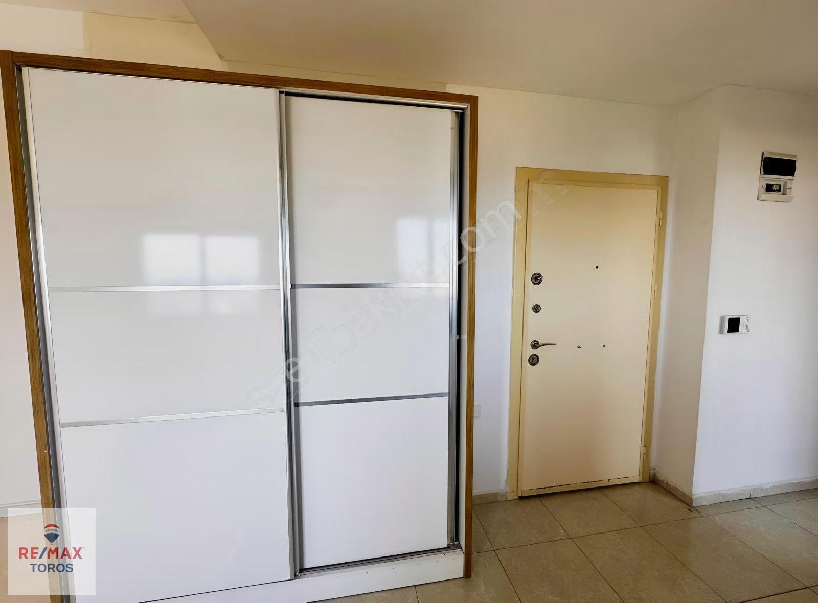 Remax Toros'tan Mezitli'de Merkezi Konumda Deniz Manzaralı 1+1 - Görsel 3