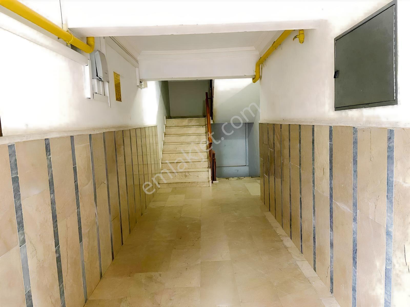 Esenevler Mahallesinde Geniş, Yenilenmiş 4+1 Satılık Daire - Görsel 8