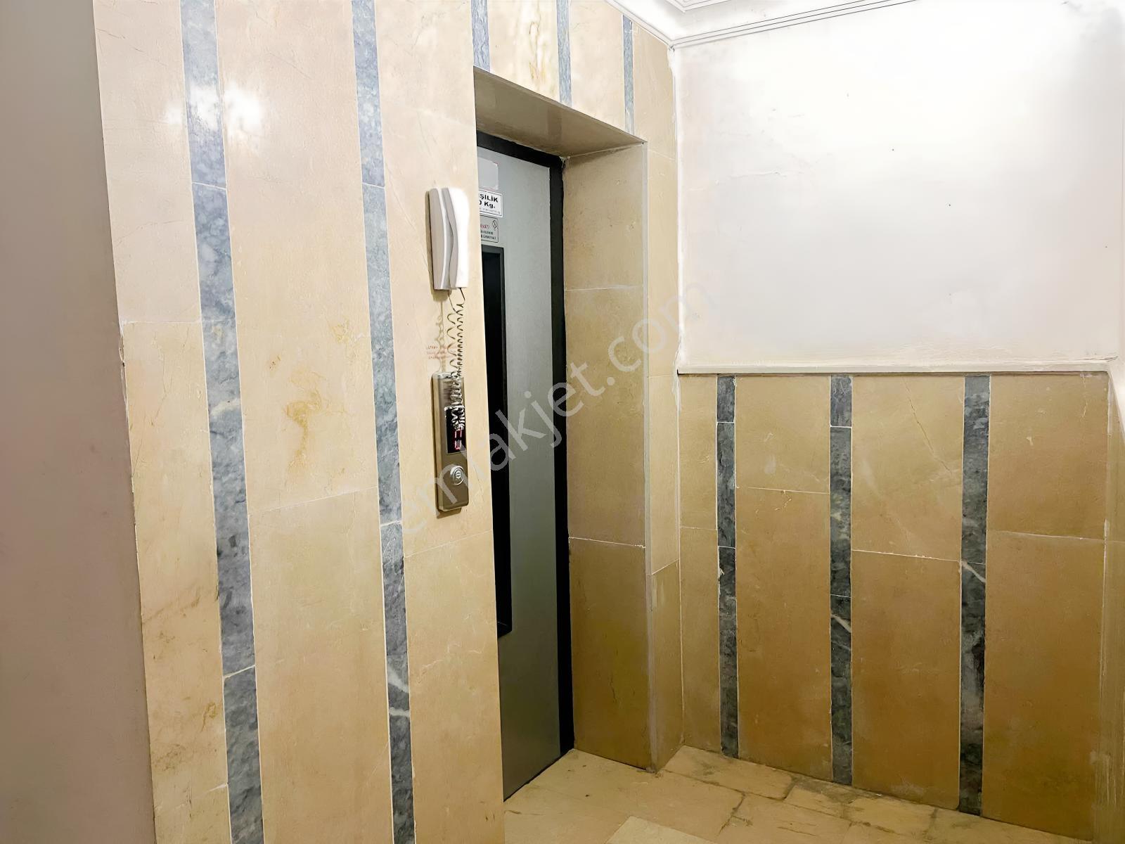 Esenevler Mahallesinde Geniş, Yenilenmiş 4+1 Satılık Daire - Görsel 19