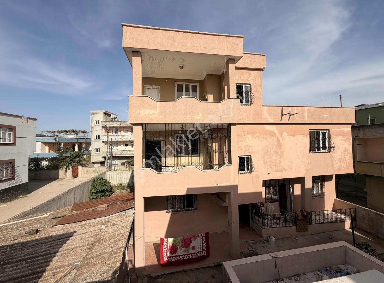 Adana Seyhan Sarıhamzalıda Köşebaşı Arsa + Ev Fırsatı!