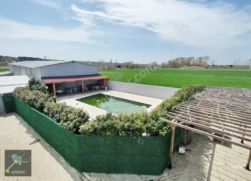 Lüleburgaz Karaağaçta 1.960 M² Arsa İçinde Havuzlu Lüks Dublex