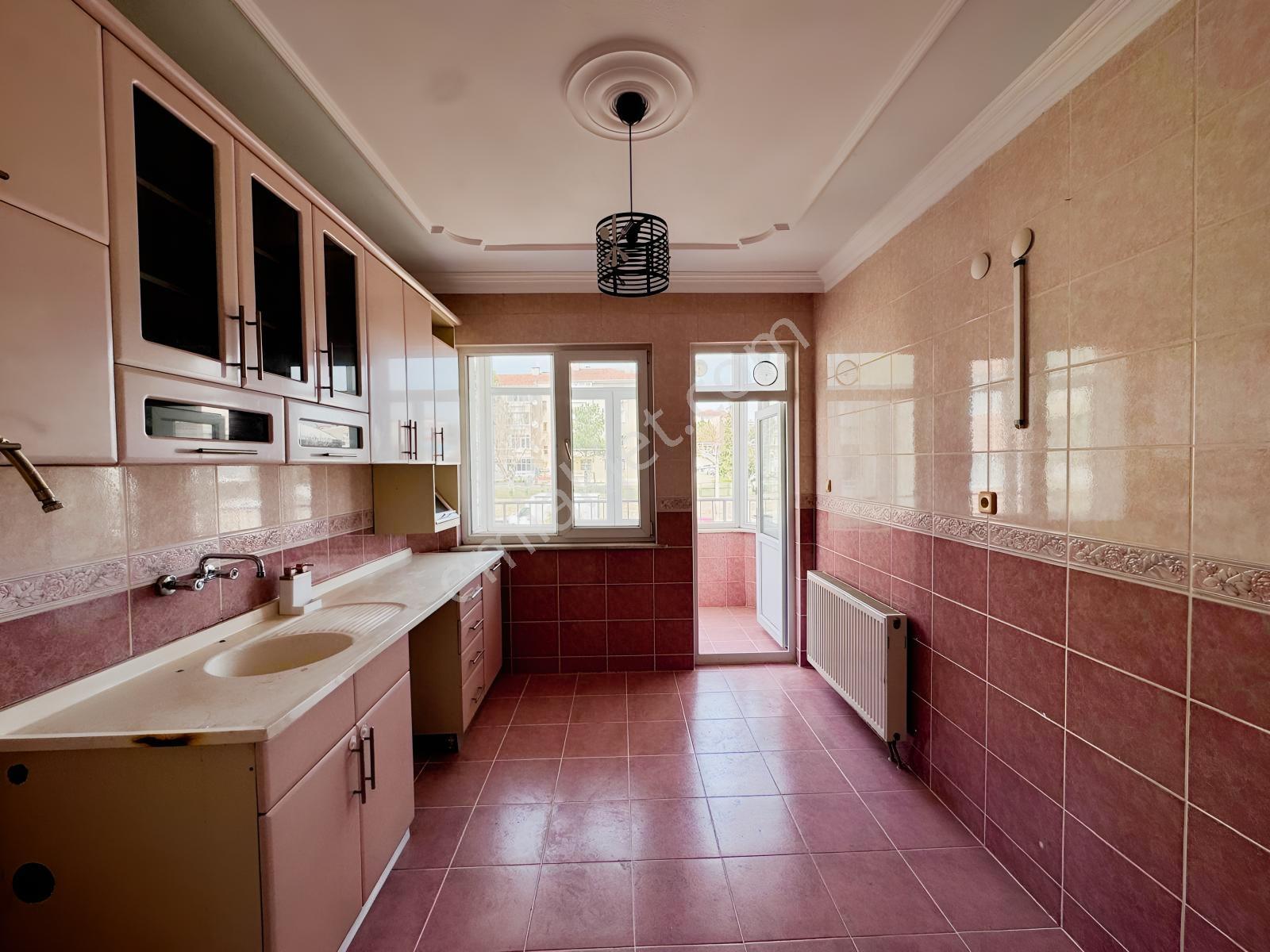 İnegöl Esentepe Mah,145m2, 3+1, 5.kat, Reyhan Site,satılık Daire