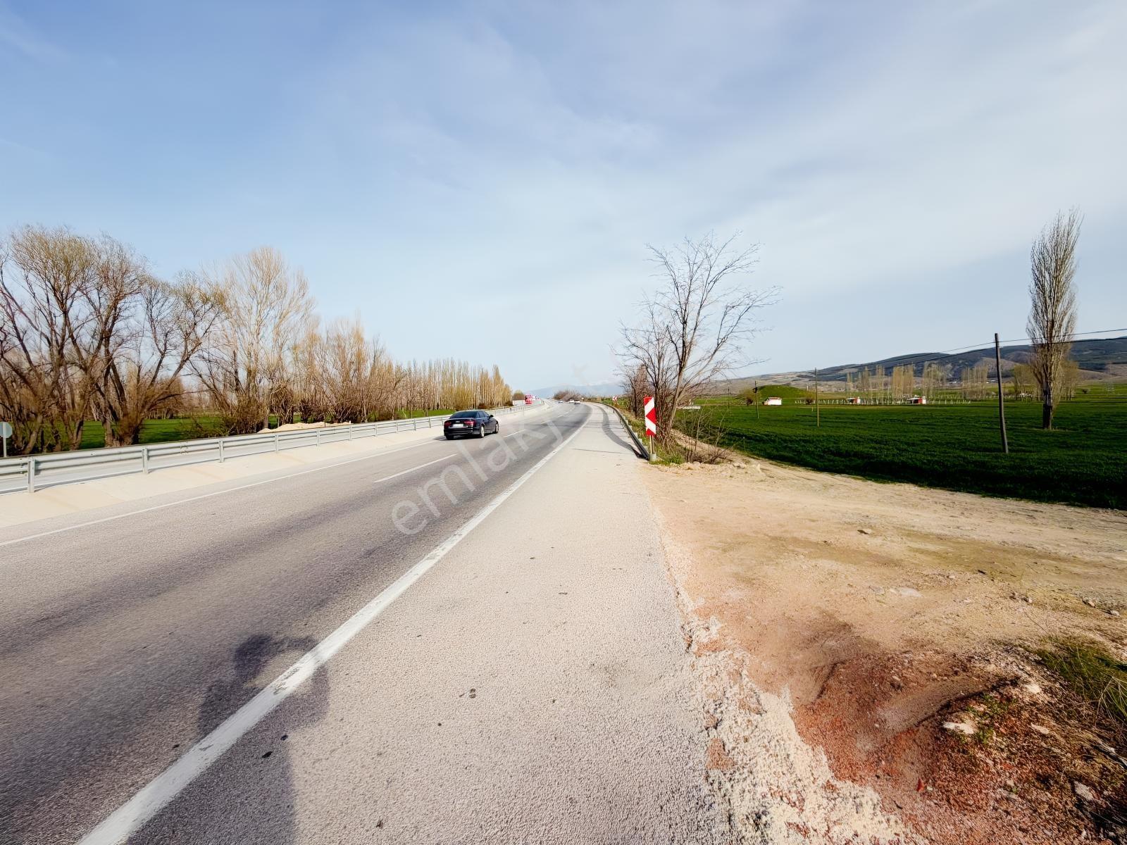 Afyon- Konya Yolu Uzeri Yola Sıfır Satılık Arazi - Görsel 2