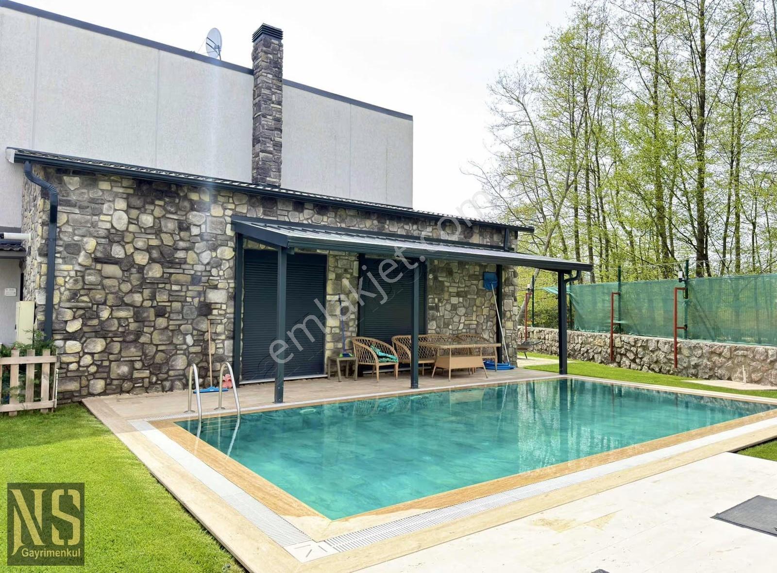 Site İçi Müstakil Havuzlu Eşyalı Kiralık Villa