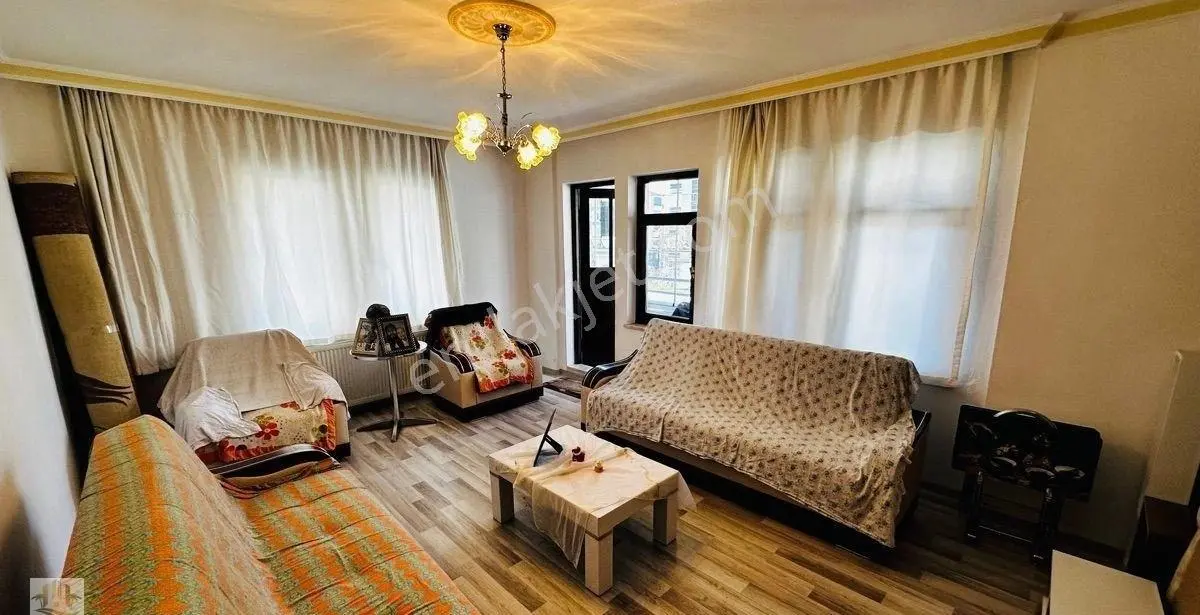 Yuvam Gayrimenkul'den Ata Caddesi Micros Yakınlarında Satılık 3+1 Daire