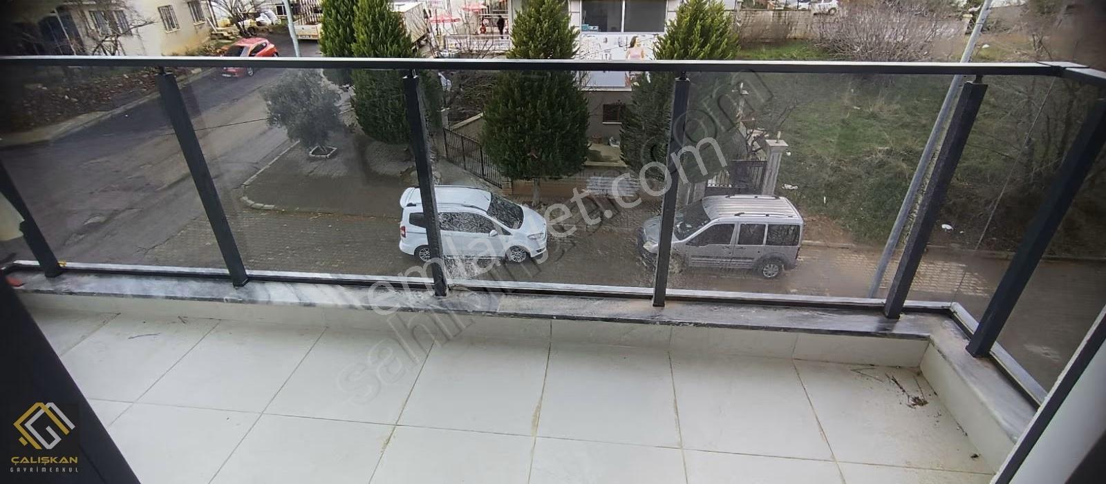 Servergazi Hastanesi Yakını Ara Kat Balkonlu Yatırımlık Apart - Görsel 3