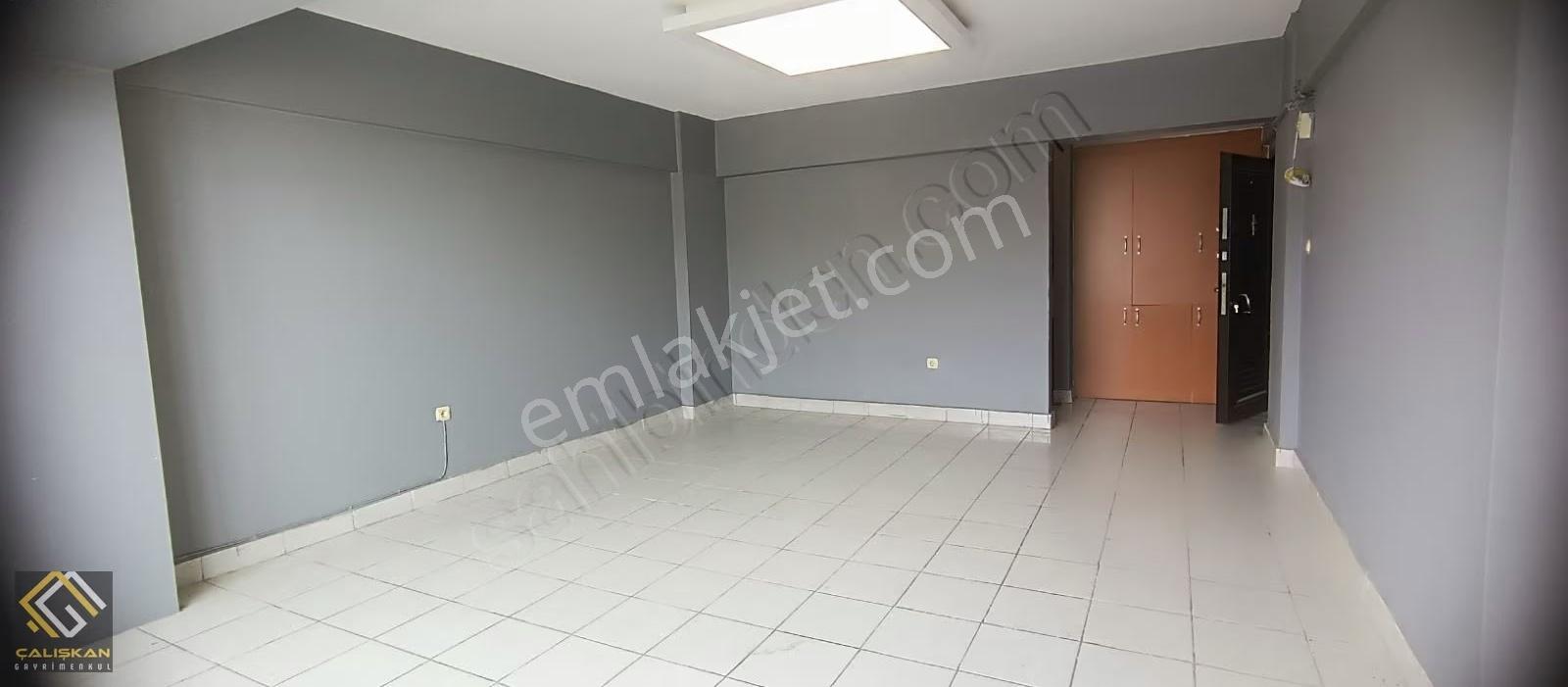 Bayramyeri Merkezinde Yönetimi İş Merkezinde Kiralık 50 M² Ofis