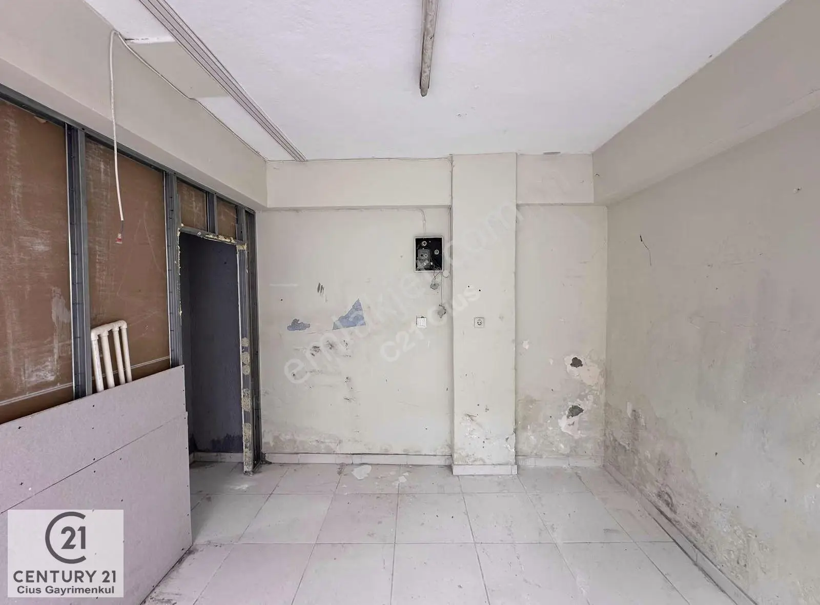 C21 Cius; Hamidiye Mahallesinde Çift Cephe Kiralık Dükkan - Görsel 2