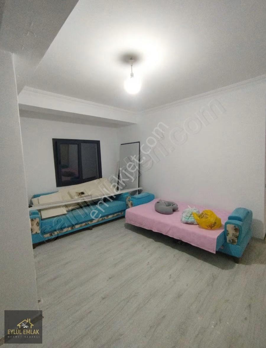 Mumcularda Kiralık 2+1 Orta Kat Daire Eşyasız - Görsel 7