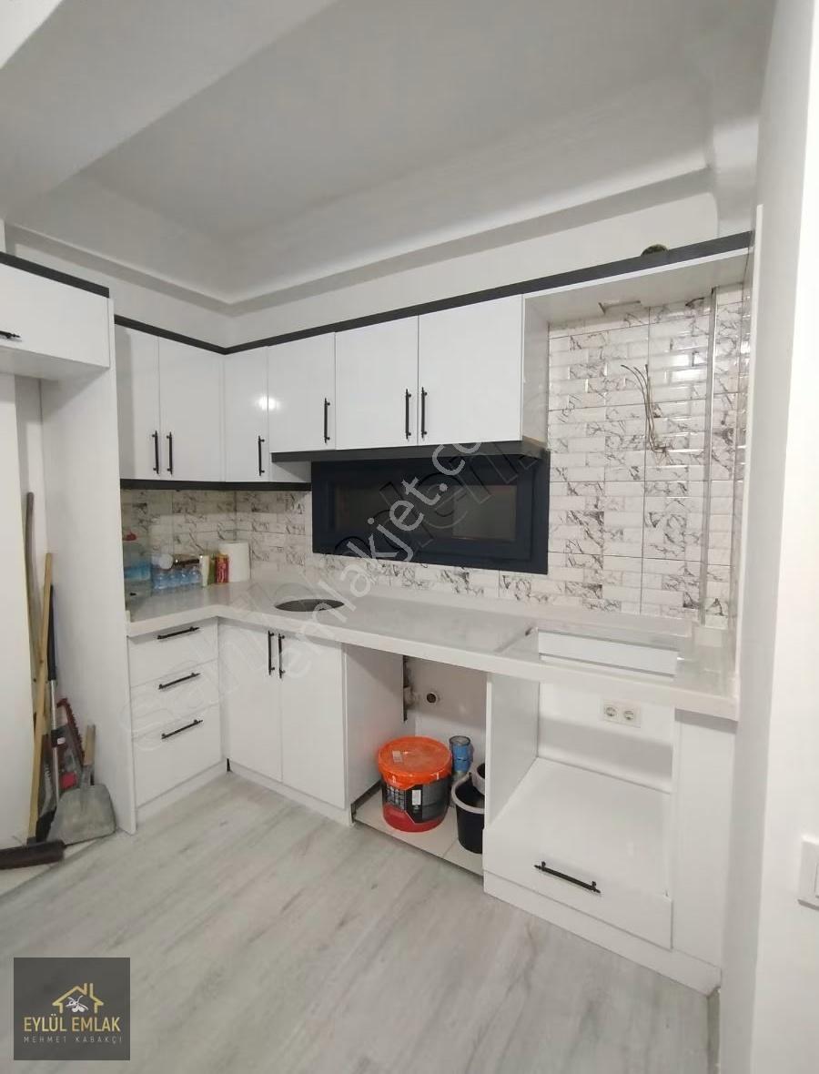 Mumcularda Kiralık 2+1 Orta Kat Daire Eşyasız - Görsel 9