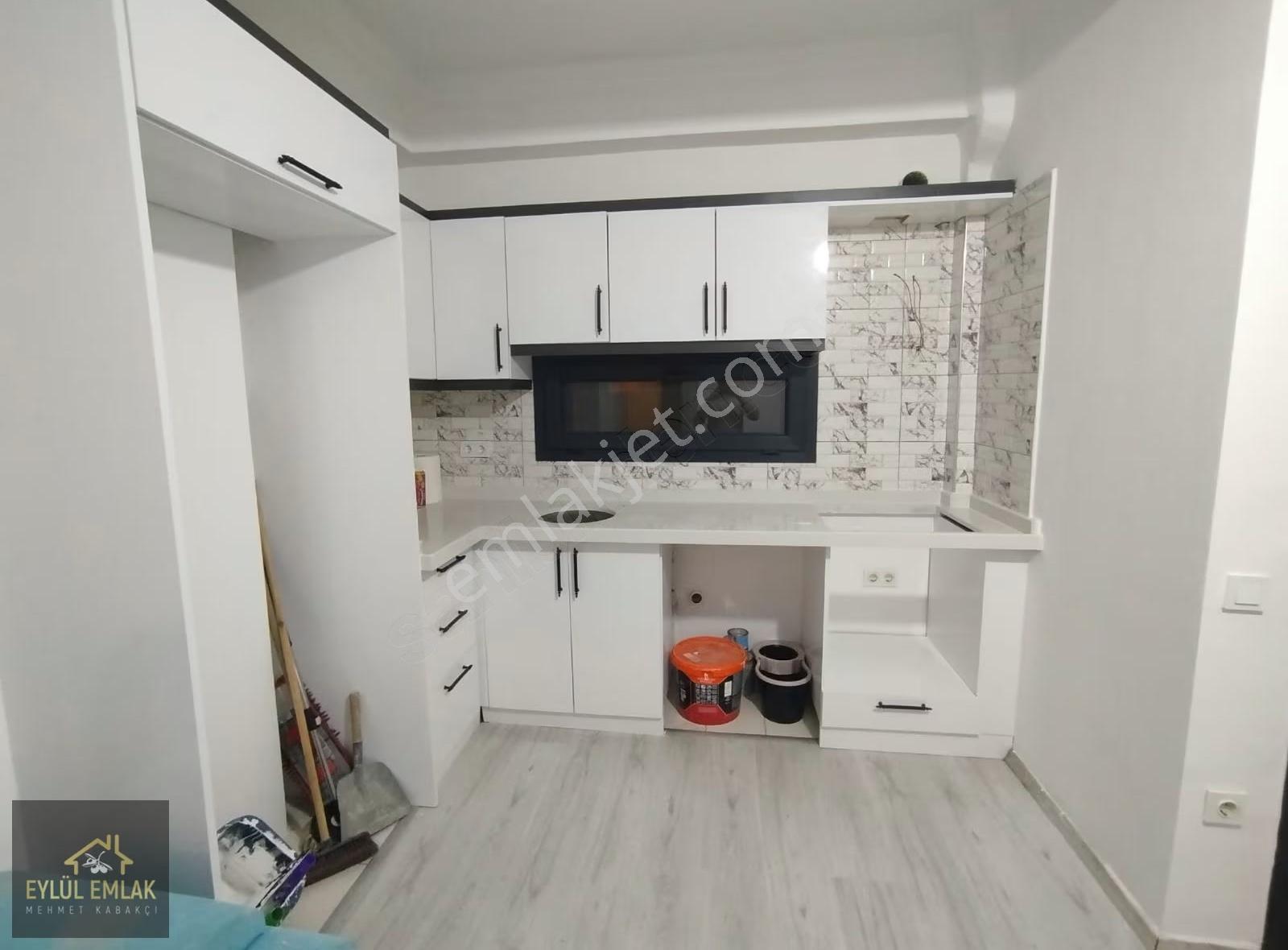 Mumcularda Kiralık 2+1 Orta Kat Daire Eşyasız - Görsel 11