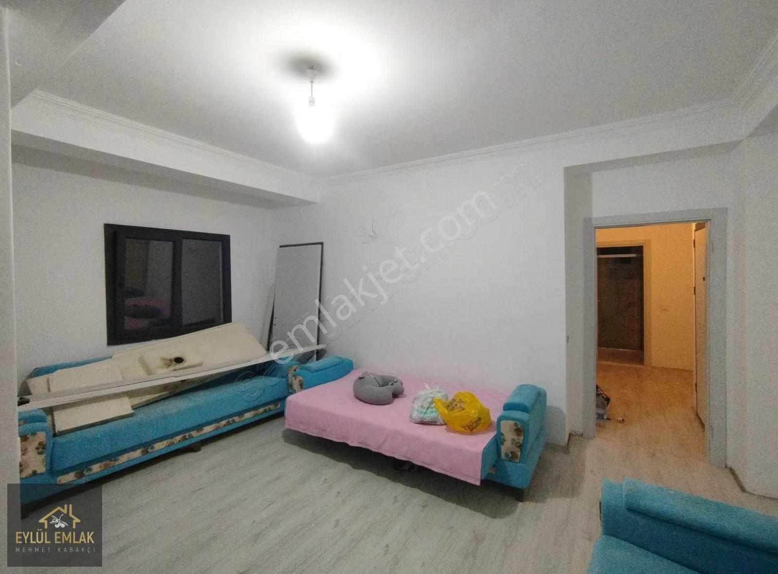 Mumcularda Kiralık 2+1 Orta Kat Daire Eşyasız - Görsel 6