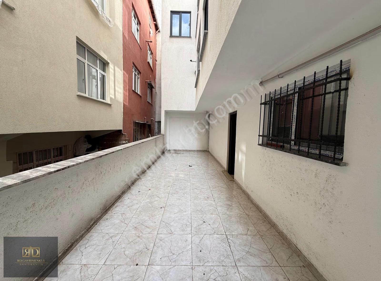 Rd'den Sultangazide Köşe Başı 3 Katlı Kurumsala Uygun Dükkan - Görsel 24