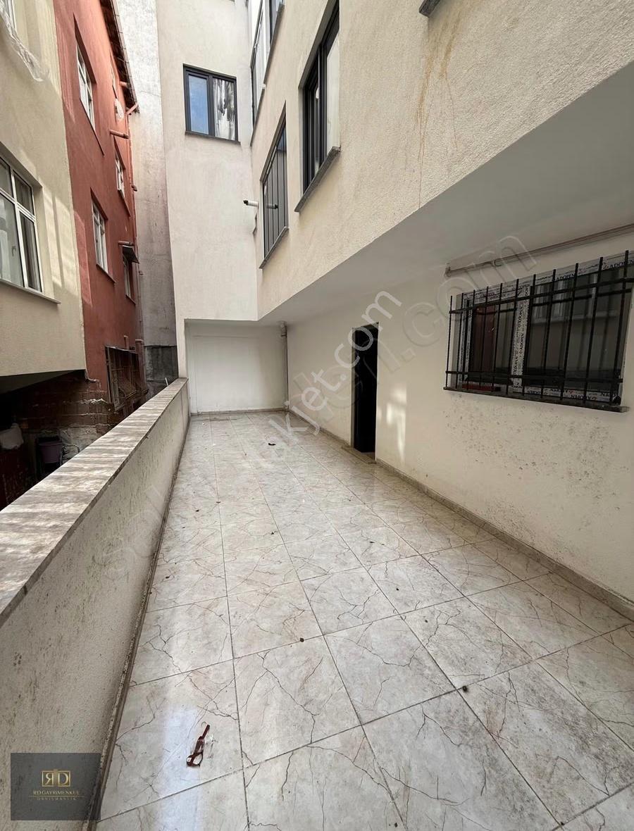 Rd'den Sultangazide Köşe Başı 3 Katlı Kurumsala Uygun Dükkan - Görsel 19