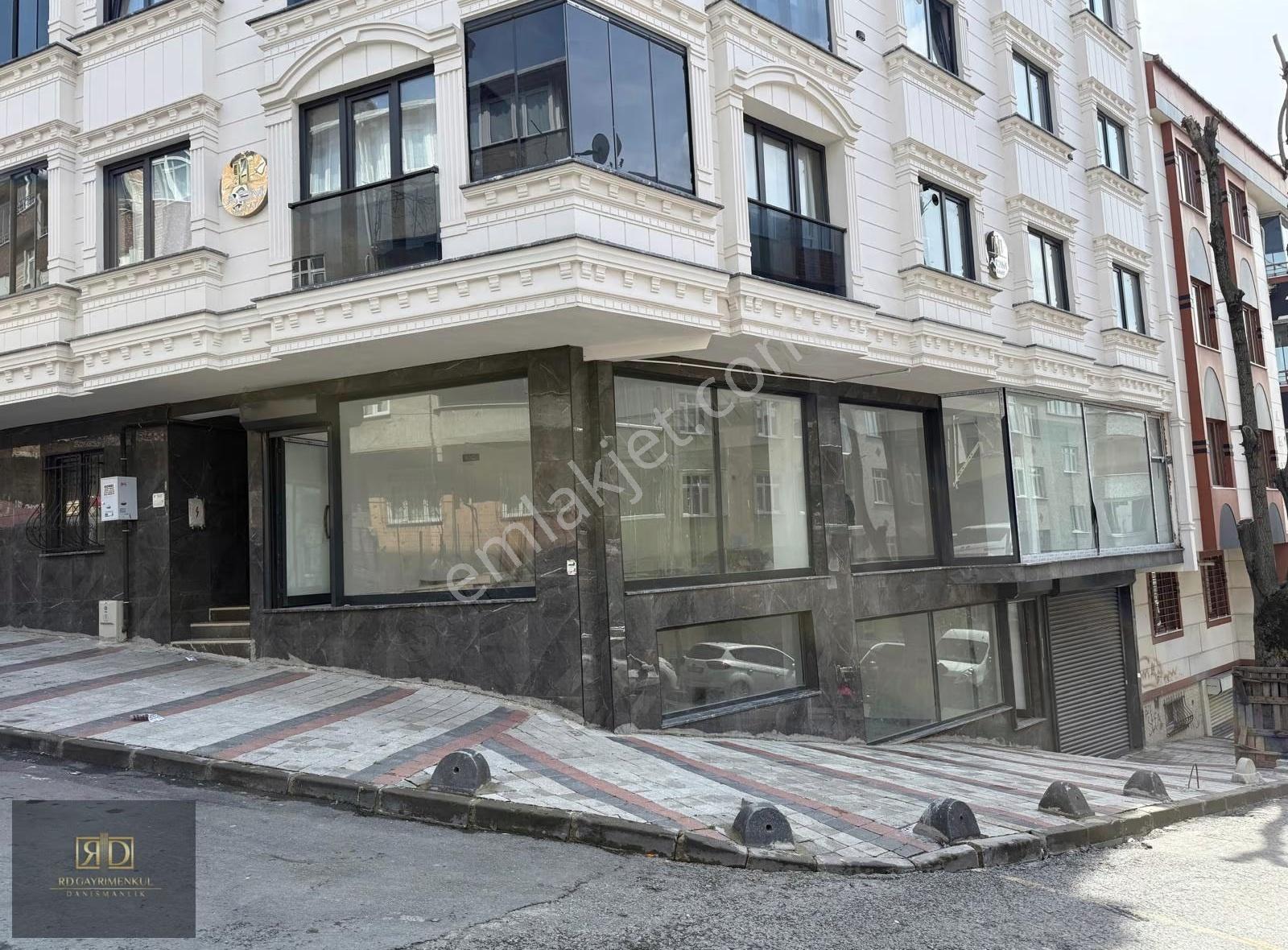 Rd'den Sultangazide Köşe Başı 3 Katlı Kurumsala Uygun Dükkan