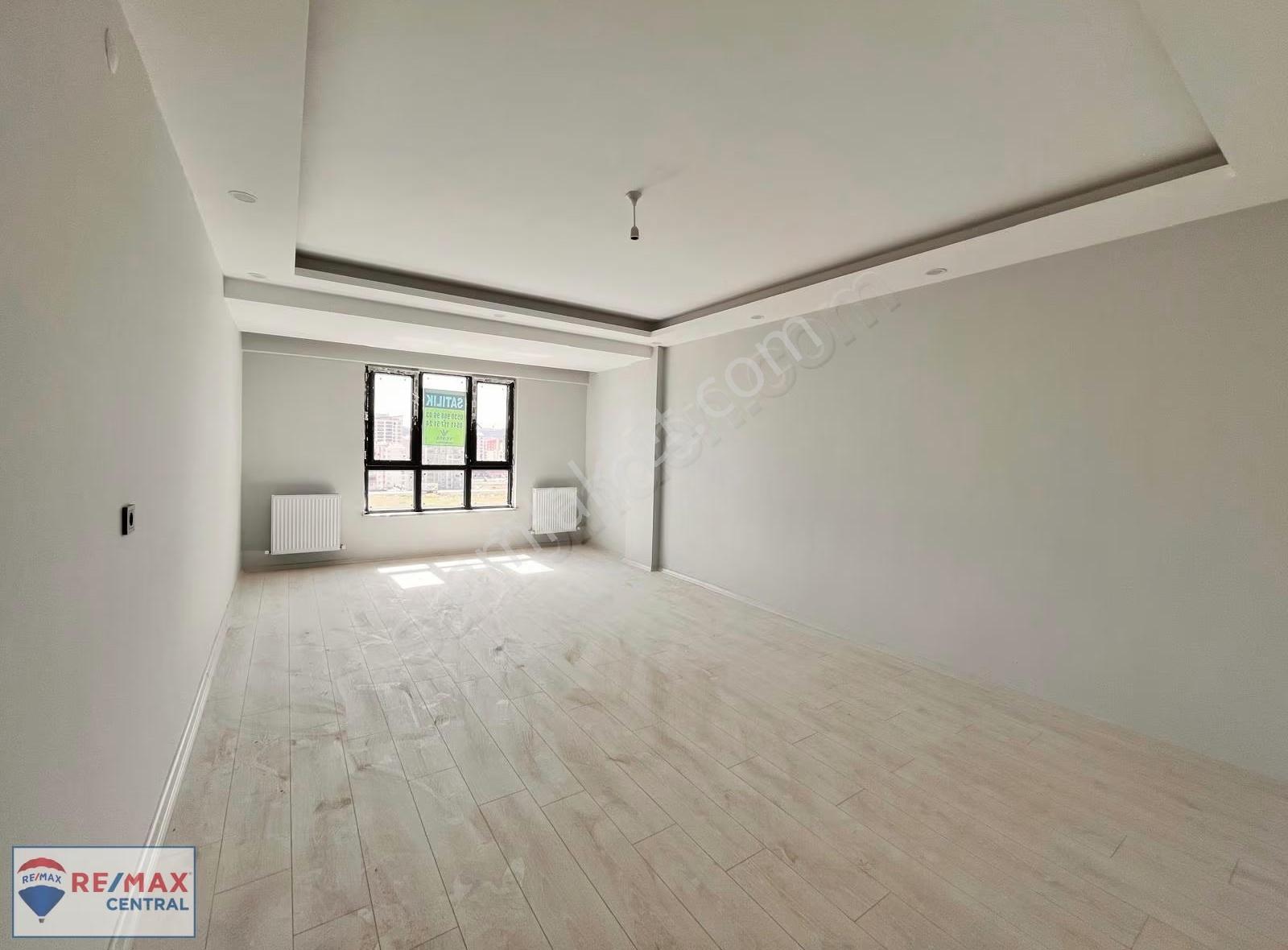 Remax Central | Ayyıldız Camii Yakını 3+1 130 M² Net Geniş Daire