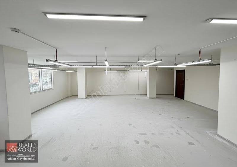 Pendik Kaynarca Metro Çıkışı E5 Üzeri Kiralık 240 M² Plaza Katı - Görsel 2