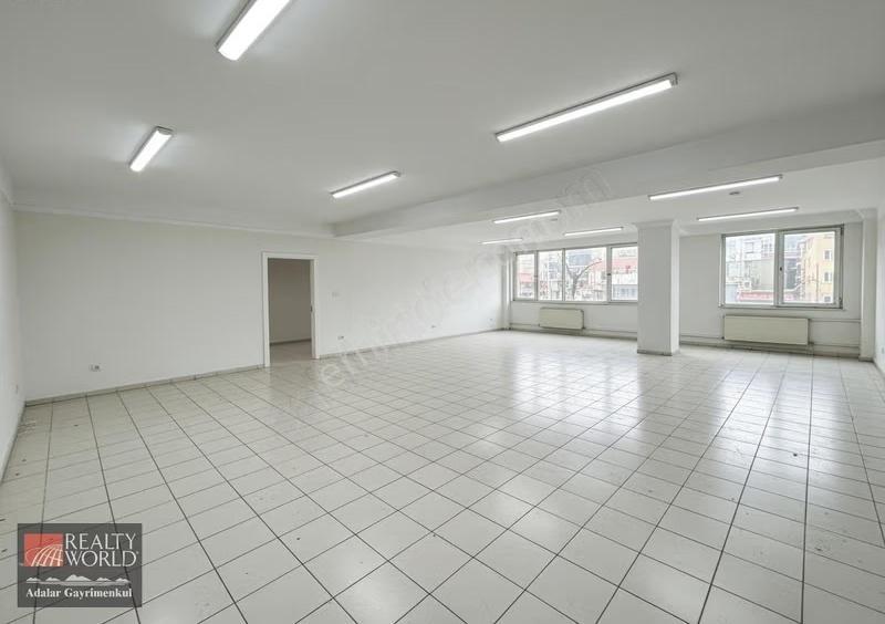 Pendik Kaynarca Metro Çıkışı E5 Üzeri Kiralık 240 M² Plaza Katı - Görsel 3