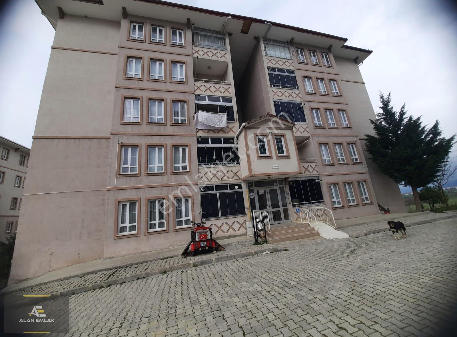 Alan Emlaktan Ladik Toki Konutlarında Arakat Satılık 3+1 Daire