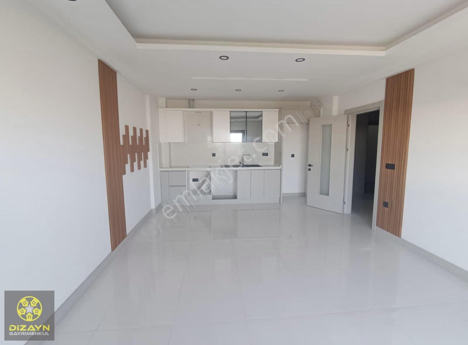 Kuşadası Merkezde Satılık Deniz Manzaralı Havuzlu 2+1 Daire