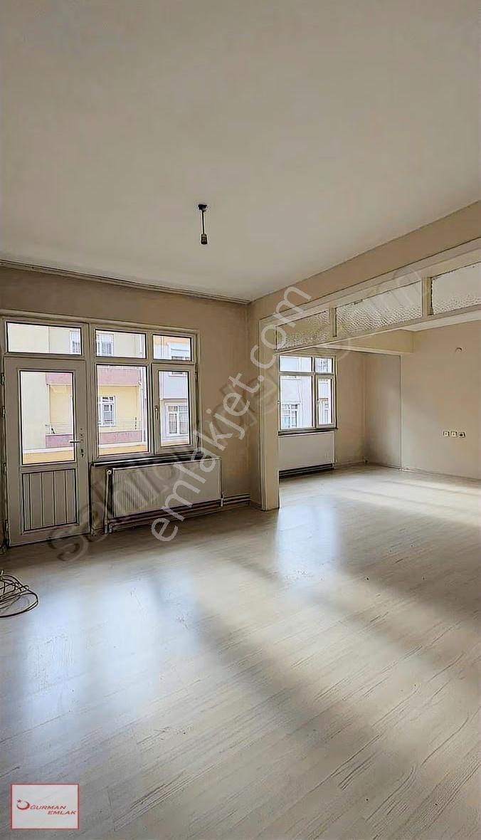 Uğurman Emlak'tan Kapalı Pazar Karşısı Ara Kat Kiralık 2+1 Daire - Görsel 3