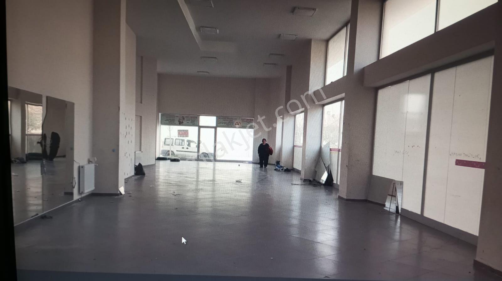 Ulukent Çiğli Menemen Yolu Üzerinde Satılık Yüksek Tavanlı Dükkan 312m² - Görsel 2