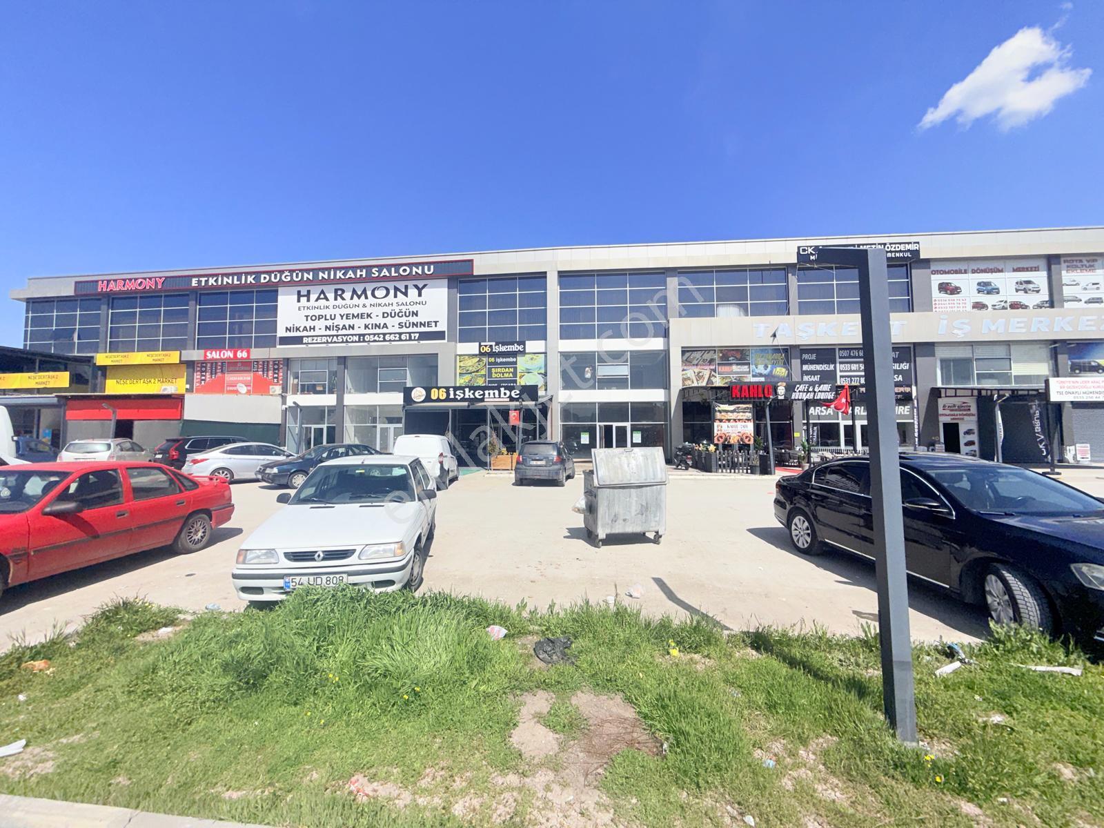 Taşkent İş Merkezinde Ayaş Yolu Cepheli 3 Katlı Satılık Dükkan !
