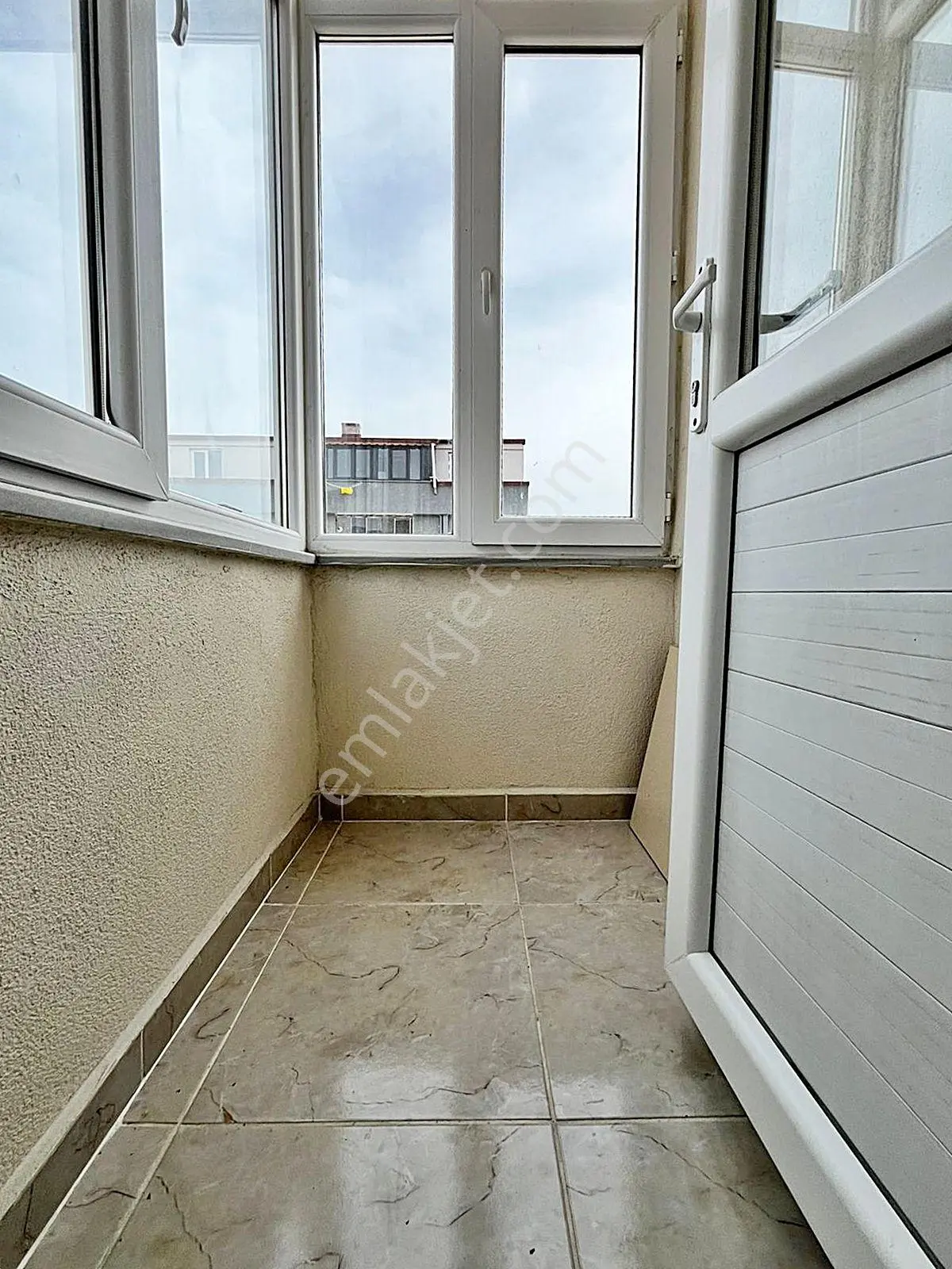 Az-er Yapıdan Mevlana Mah. Ön Cephe Ara Kat İskanlı Daire!! - Görsel 4