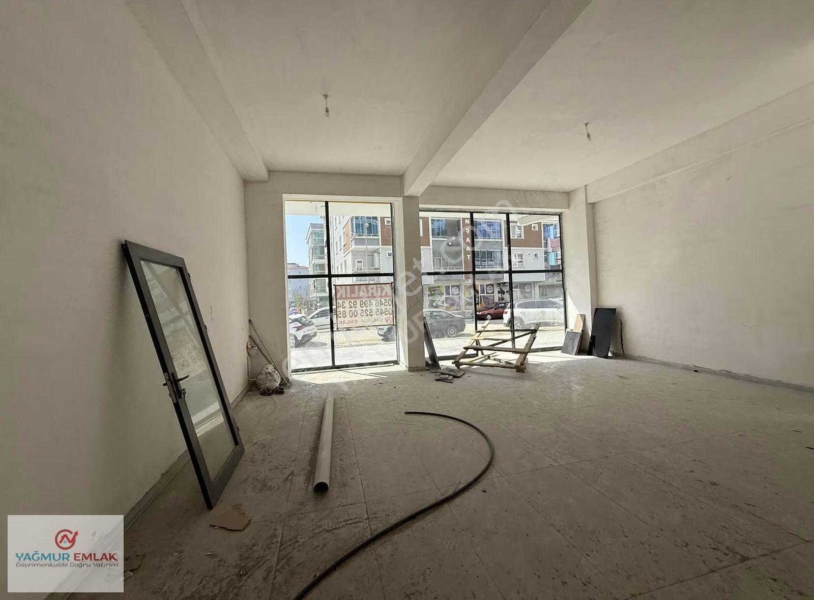 Yağmur Emlaktan Kiralık Üç Cepheli Harika Konumlu 170 M2 Dükkan - Görsel 2