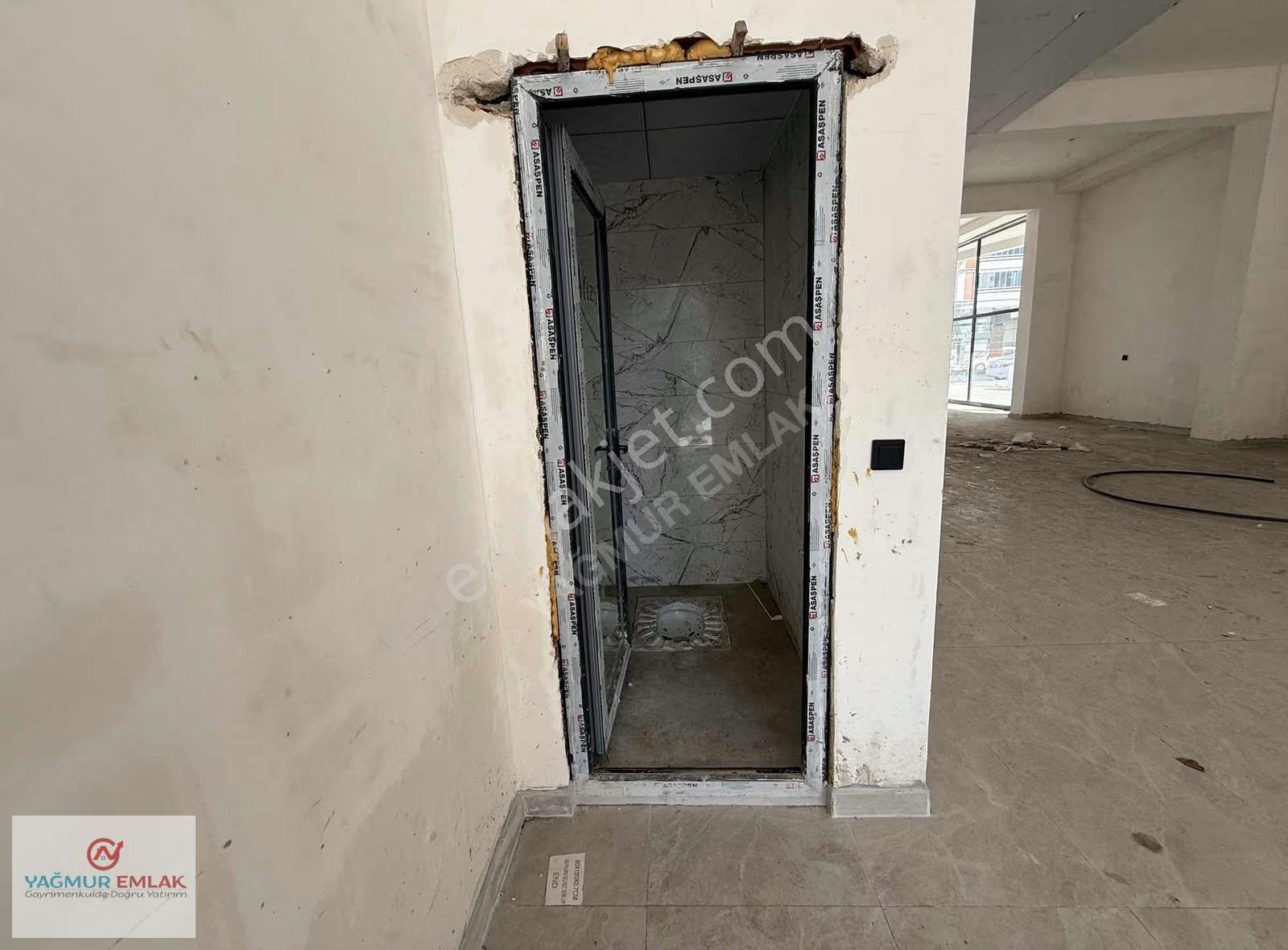 Yağmur Emlaktan Kiralık Üç Cepheli Harika Konumlu 170 M2 Dükkan - Görsel 9