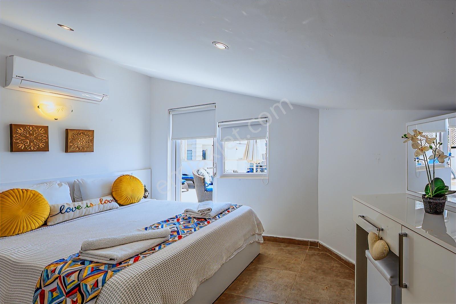 Kalkan'da Deniz Manzaralı 3 Yatak Odalı Villa - Görsel 21