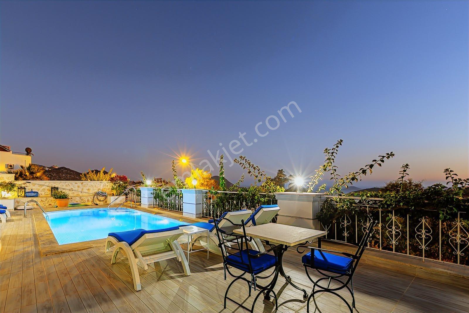 Kalkan'da Deniz Manzaralı 3 Yatak Odalı Villa - Görsel 13