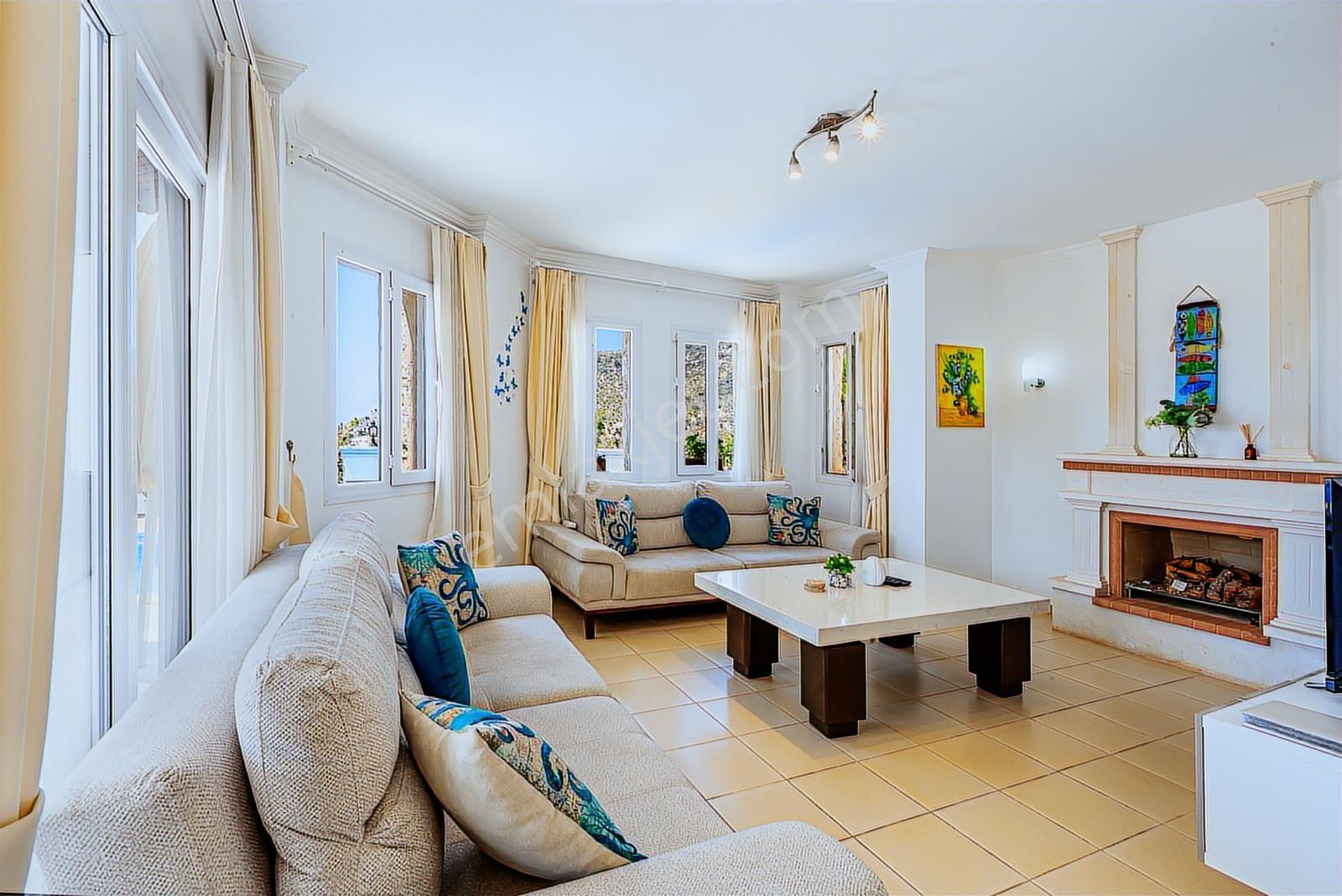 Kalkan'da Deniz Manzaralı 3 Yatak Odalı Villa - Görsel 3