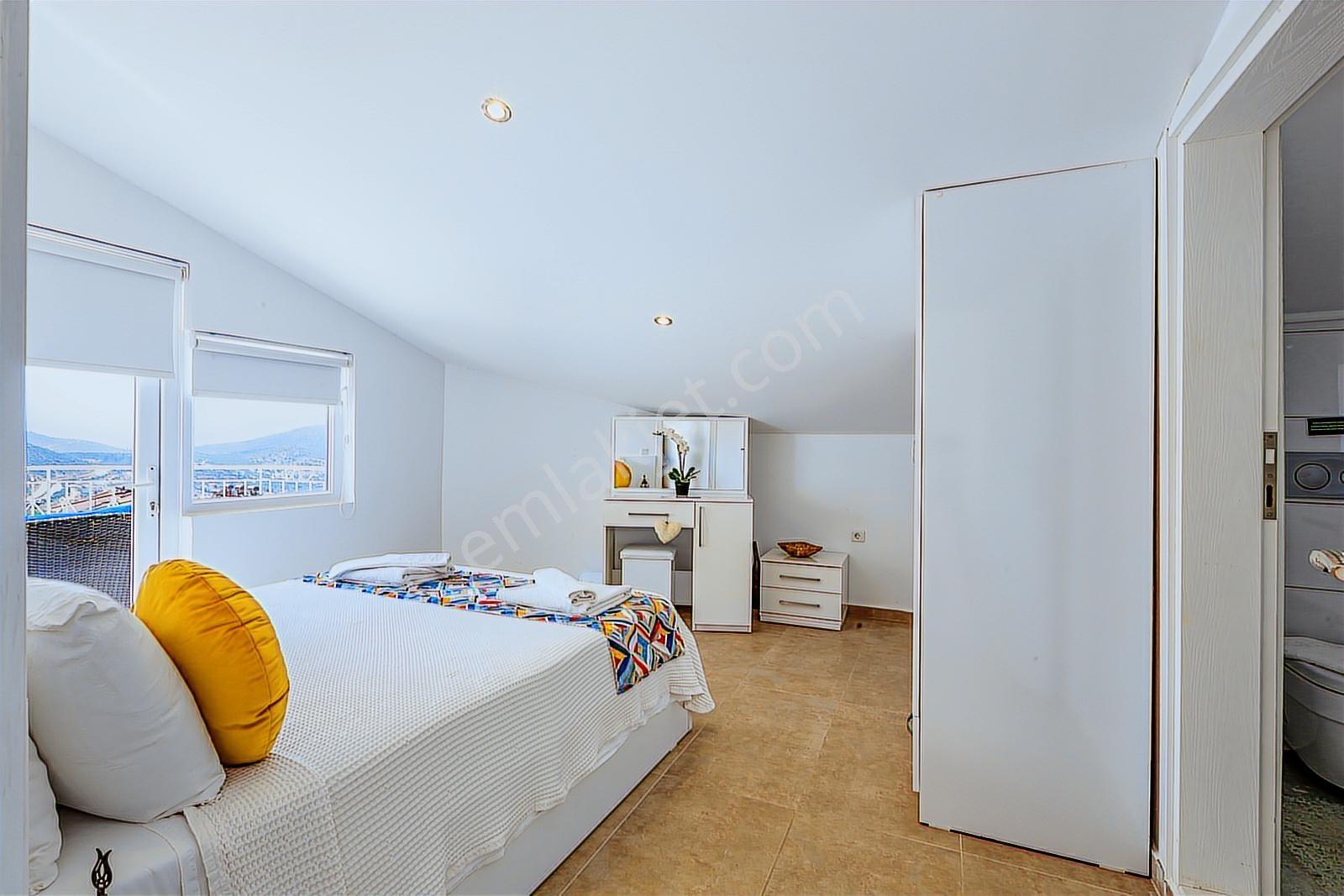 Kalkan'da Deniz Manzaralı 3 Yatak Odalı Villa - Görsel 10