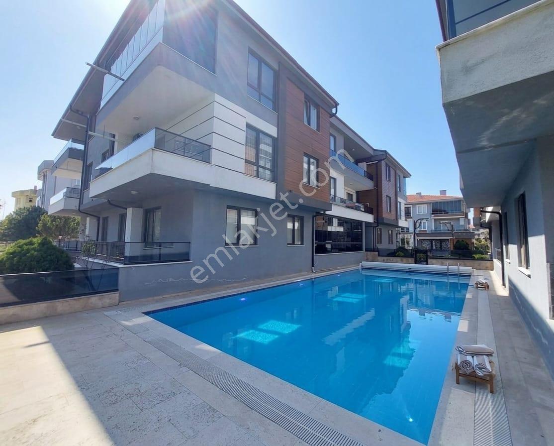 32 Evlerde Full Sıfır Eşyalı Butik Havuzlu Sitede 2+1 Satılık - Görsel 2