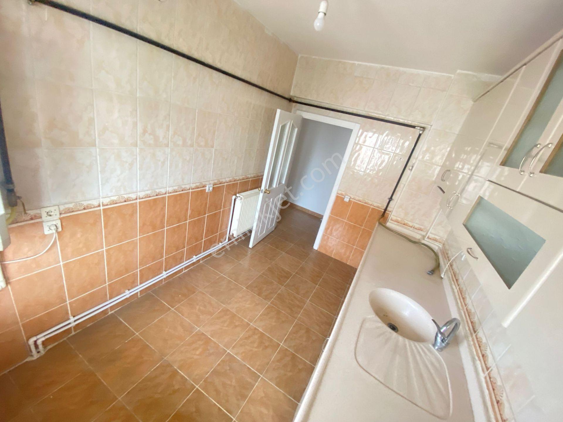 Es As Emlak'tan Pınarbaşı Mh Bağımsız Yapılı Ara Katta Kiralık 3+1 Daire - Görsel 2