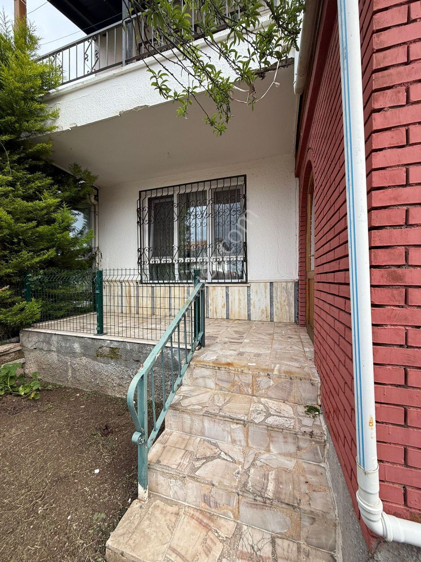 Ayvalık Sahılkent'te Denız Manzaralı Eşyalı Kıralık 3+1 Vılla - Görsel 10