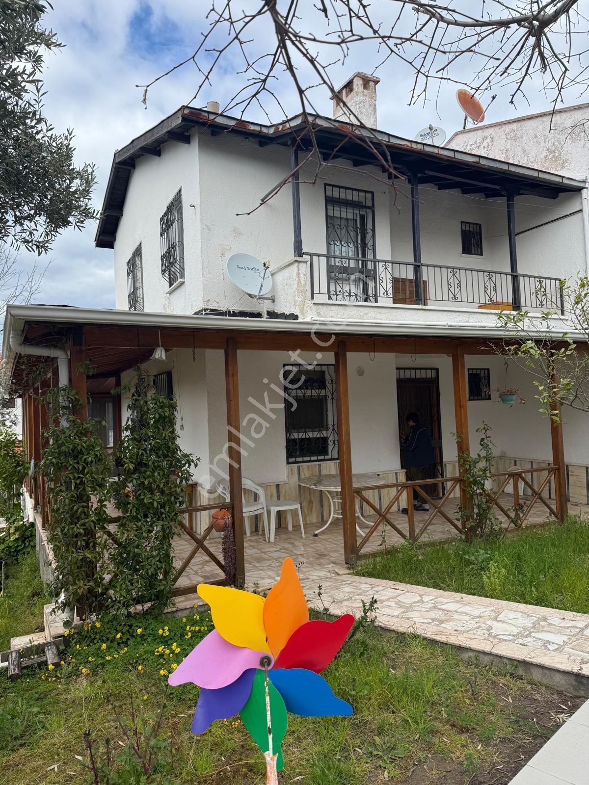 Ayvalık Sahılkent'te Denız Manzaralı Eşyalı Kıralık 3+1 Vılla - Görsel 24