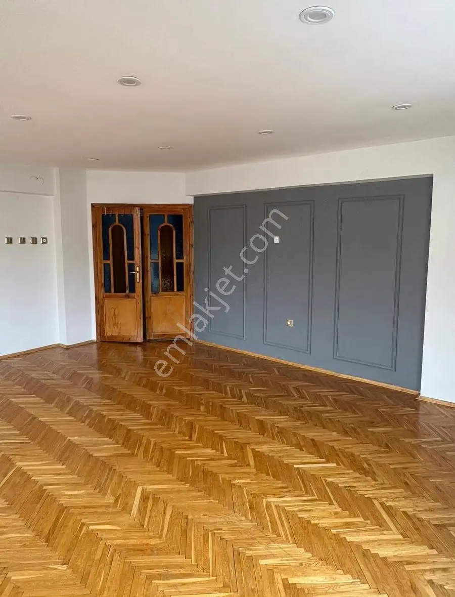 Nailbey Mah. Cumhuriyet Meydanı Altında 4+2 Dubleks Daire